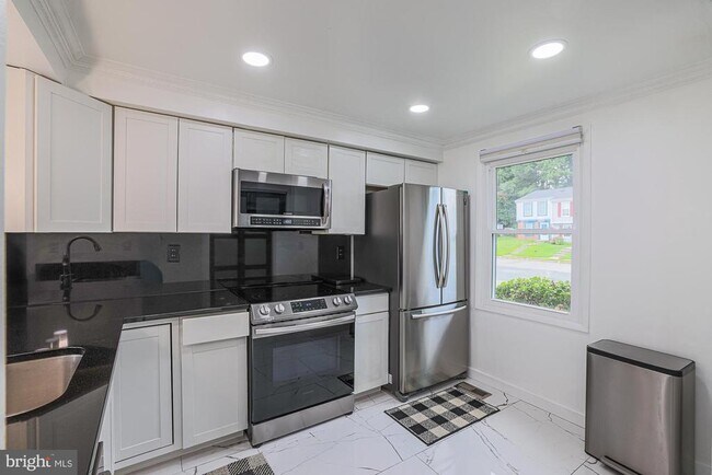 Building Photo - 9 Stillwood Cir