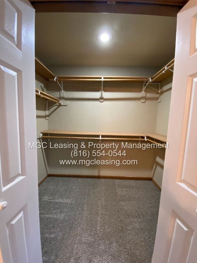 Building Photo - Spacious Duplex Living in the Heart of Lee...