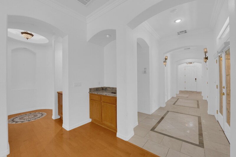 Building Photo - 10390 Stanberry Ave