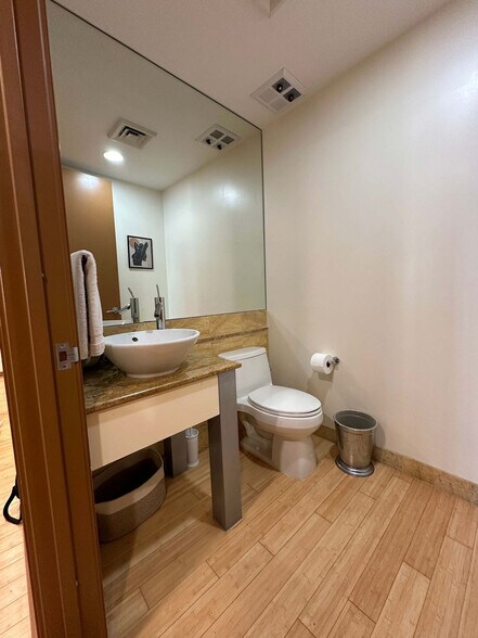 Building Photo - 1395 Brickell Bay Dr