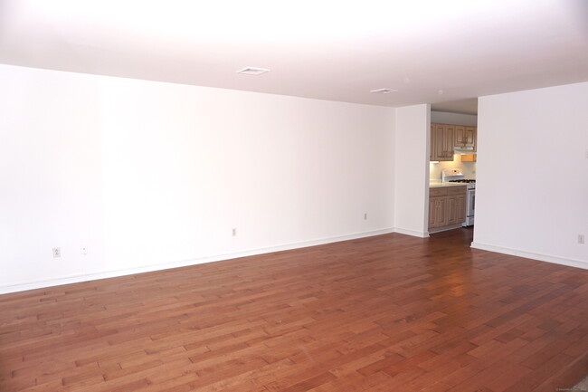 Building Photo - 453 E Putnam Ave
