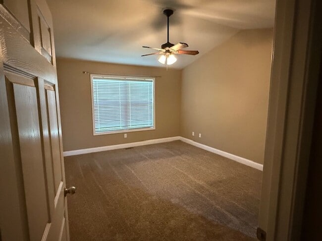 Building Photo - 417 DALHLIA