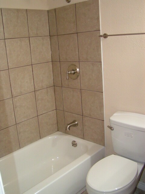 Building Photo - 1357 Kenton St