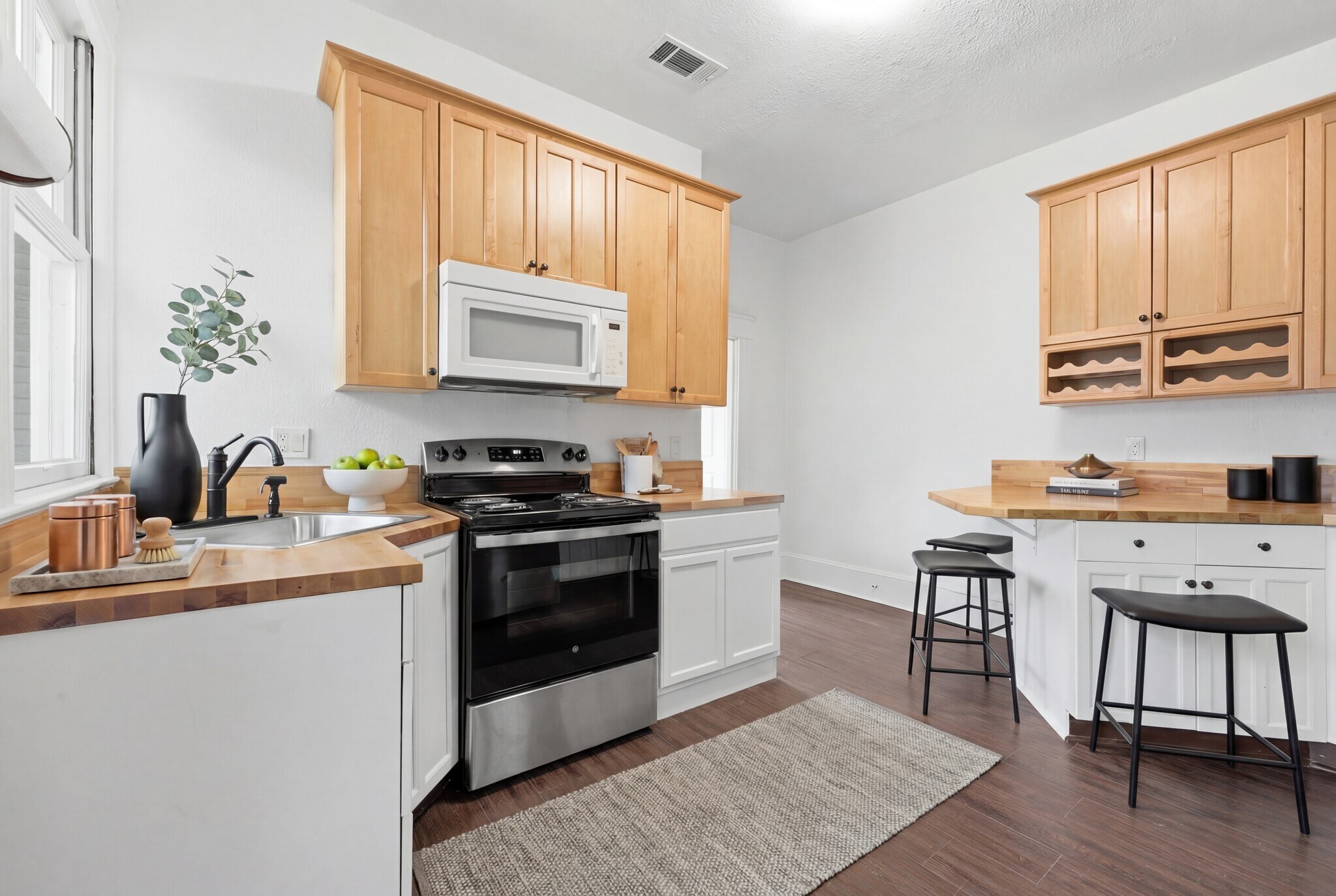 Kitchen - 2253 Herschel St