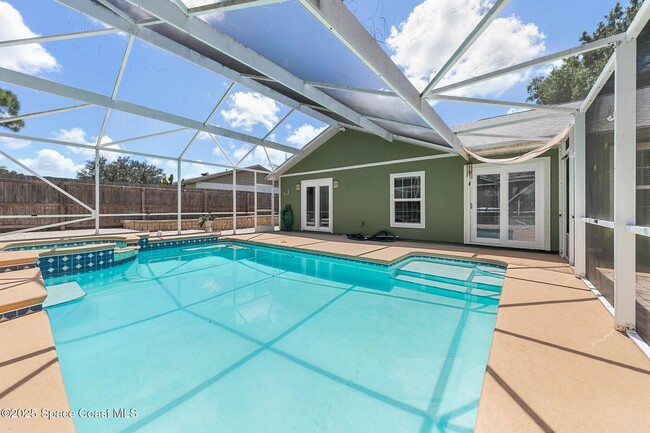 Building Photo - 915 Kenmore St NW