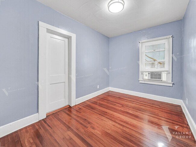 Building Photo - Charming 2-Bedroom, 1-Bathroom House for R...