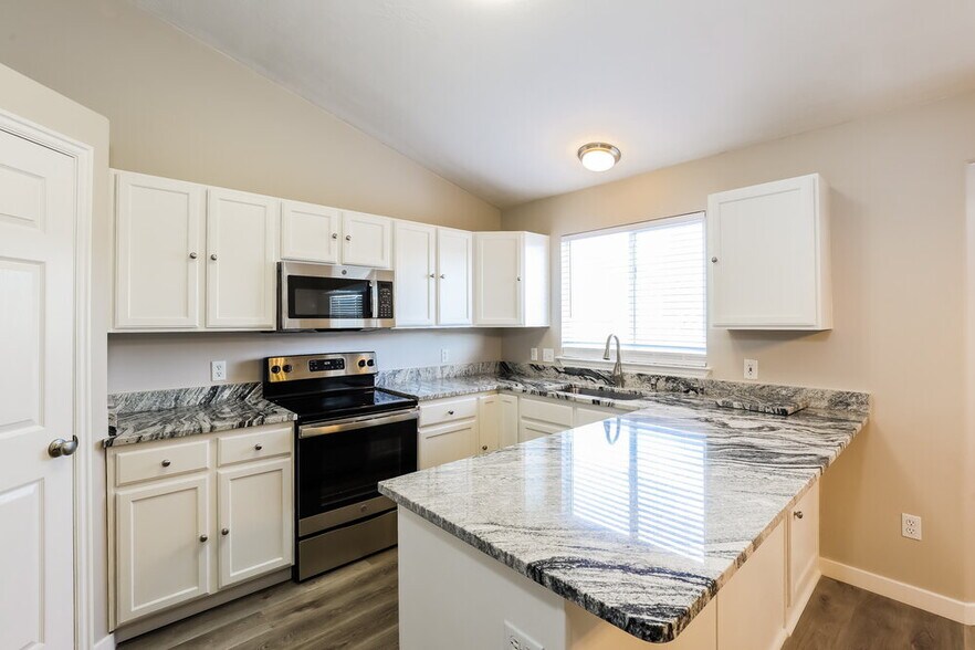 Building Photo - 3275 Newmark Dr