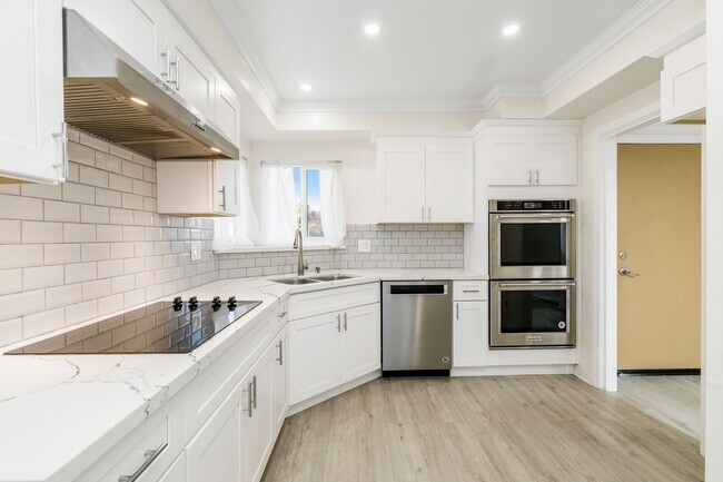 Interior Photo - 3720 Emerald St