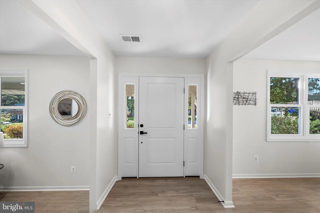 Building Photo - 10116 Dundalk St