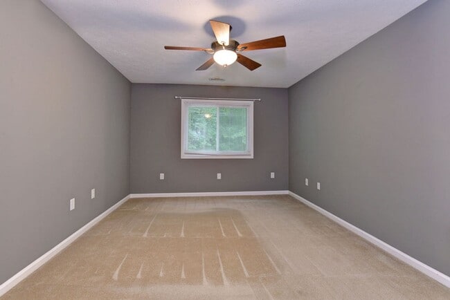 Building Photo - Beautifully Renovated Running Man Gem - Co...