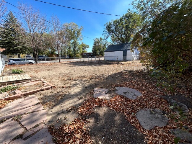 Building Photo - 4 Bedroom 1 Bath House with Detached Garag...