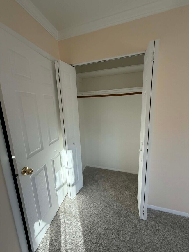 Building Photo - 1730 N Ridge Ave