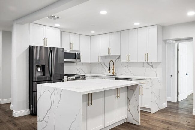 Building Photo - 2298 NE 4th Ave