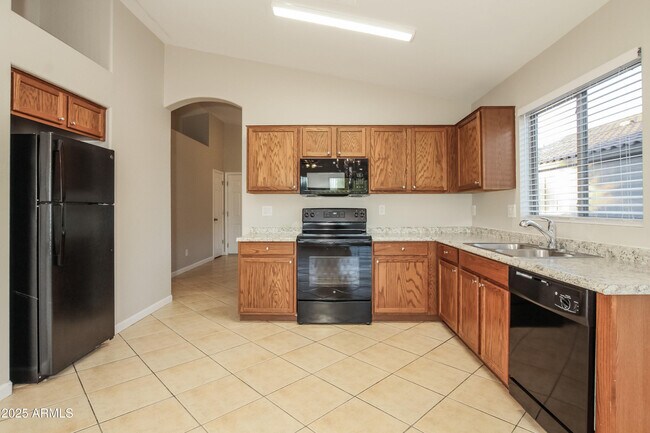 Building Photo - 13817 N 149th Ln
