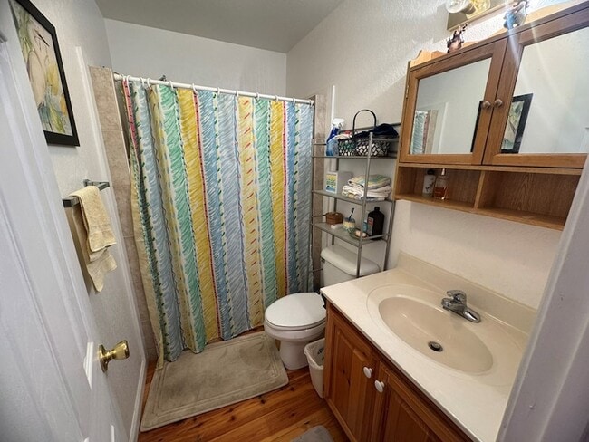 Building Photo - 664 Fox Run Dr