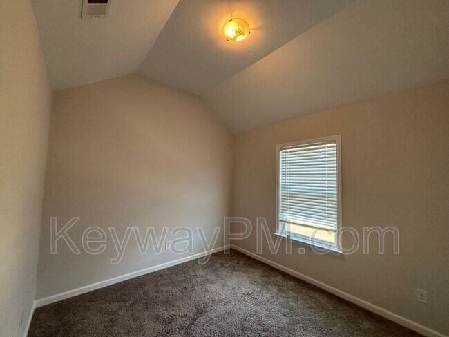 Building Photo - 2074 Limerick Ct