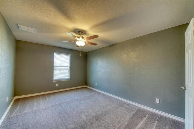 Building Photo - 173 Flexus Ln