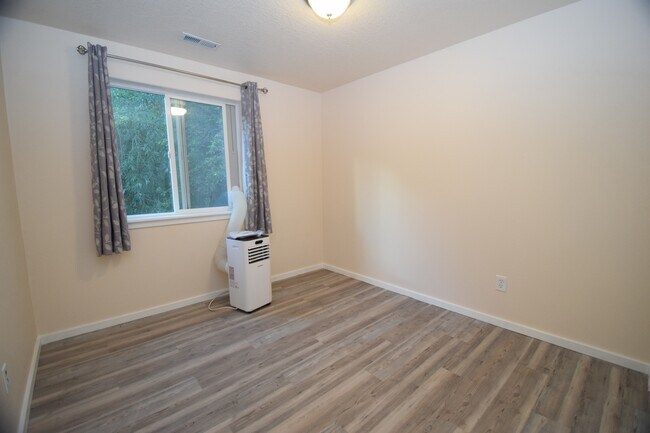 Building Photo - 18528 SW Mcclarey Dr