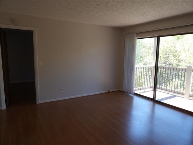 Building Photo - 18 Woodland Hills Dr