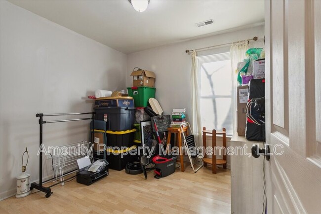 Building Photo - 955 Woodcreek Dr