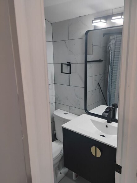 Building Photo - 5412 E St SE