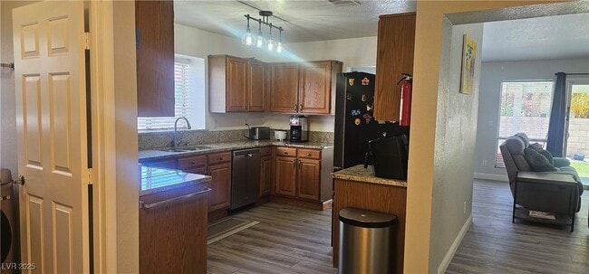Building Photo - 96 Quiet Desert Ln