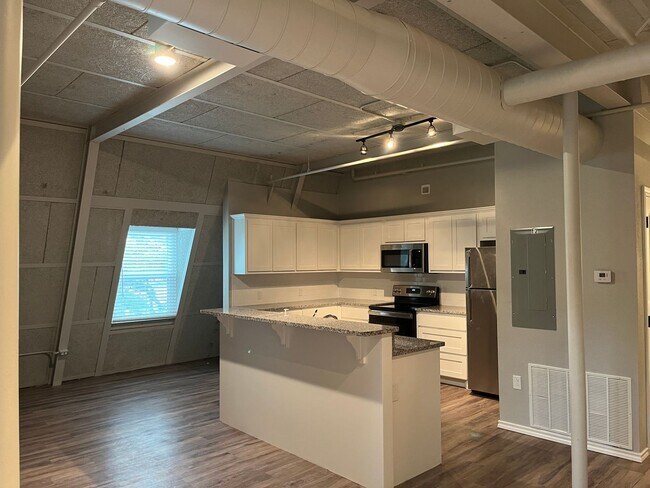 Building Photo - The Courtyard Lofts ~ Two Bedroom Apartment