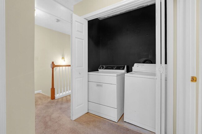 Building Photo - 5475 Hampton Ct