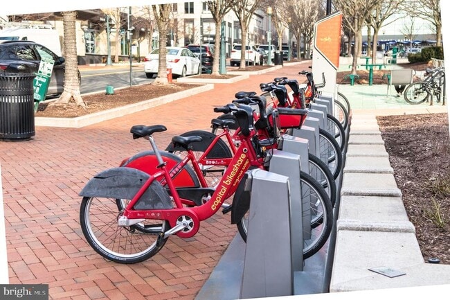 Building Photo - 2558 Banshire Dr