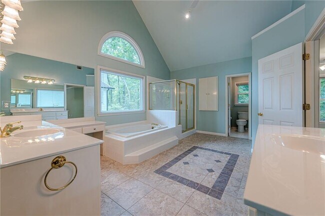 Building Photo - 461 Braidwood Walk NW