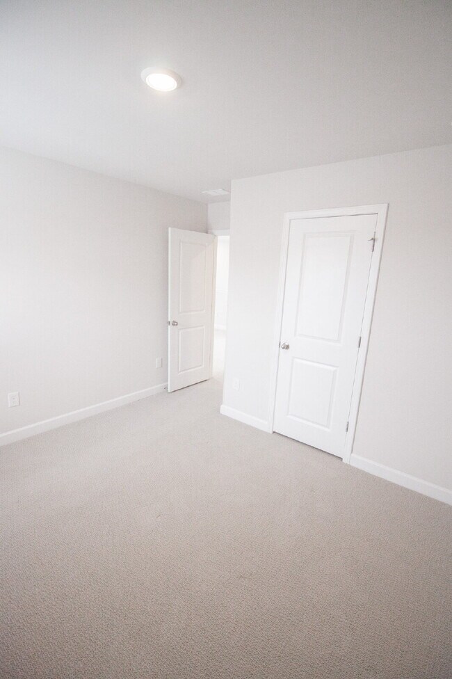 Building Photo - Fully Fenced 5bd SFH in Carolina Forest
