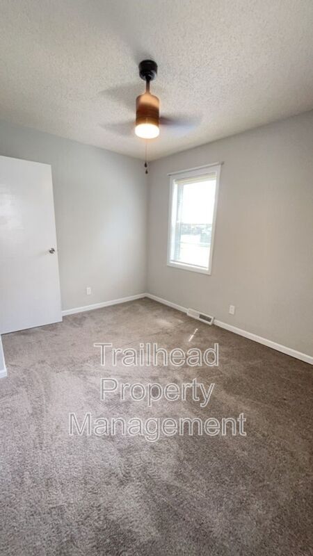 Building Photo - 8105 NE San Rafael Dr
