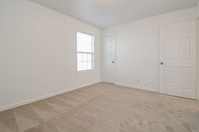 Building Photo - 299-A4 Raleigh Dr