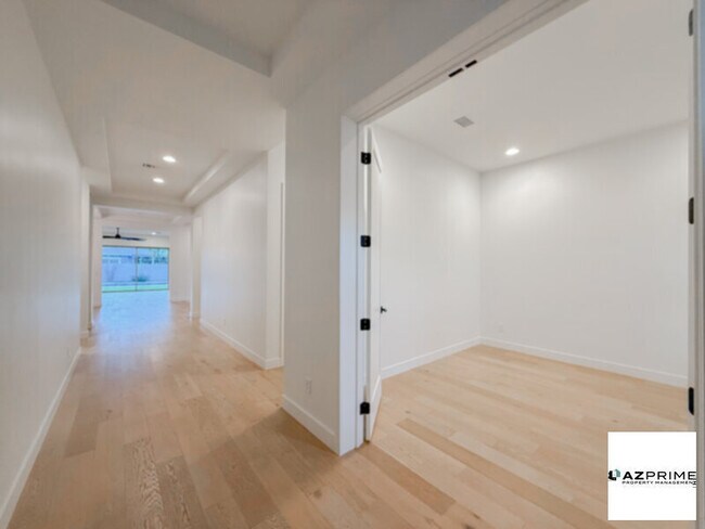 Building Photo - Luxury 4/2.5 Queen Creek House!