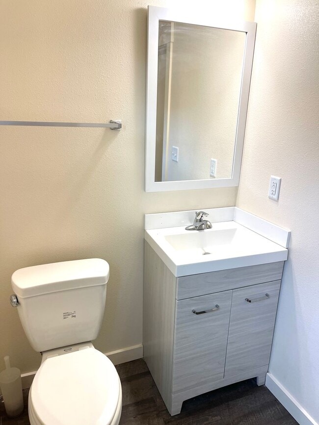 Building Photo - 410 Flower St