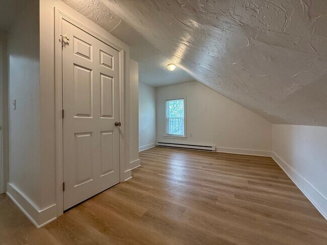 Building Photo - 542 Mt Hope St