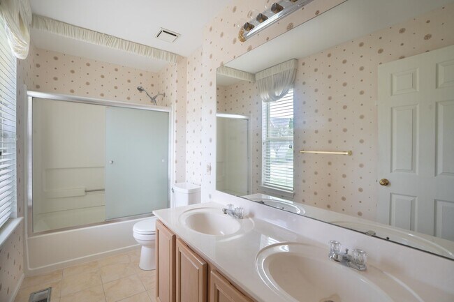 Building Photo - 16944 Hickory Crest Dr