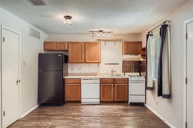 Building Photo - 4405 Avenue A