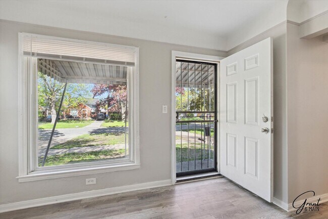 Building Photo - $1300 3 bedroom bungalow