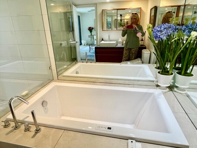 Building Photo - 5510 N Ocean Dr