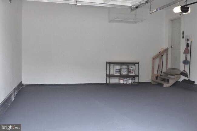 Building Photo - 3713 Stonewall Manor Dr