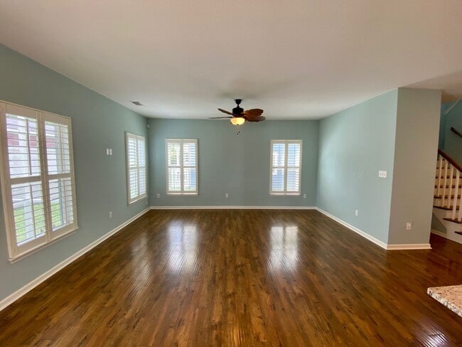 Building Photo - Introducing a stunning Condo with a coasta...