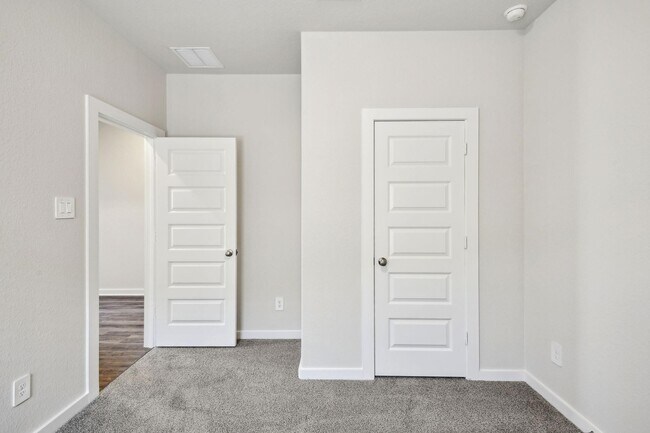 Building Photo - 6442 Sugarcane Ln