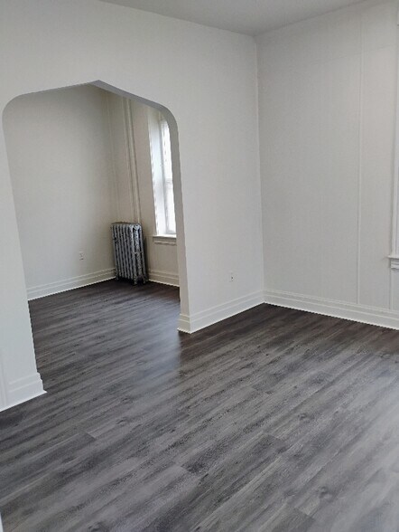 Building Photo - 323 Lehman St