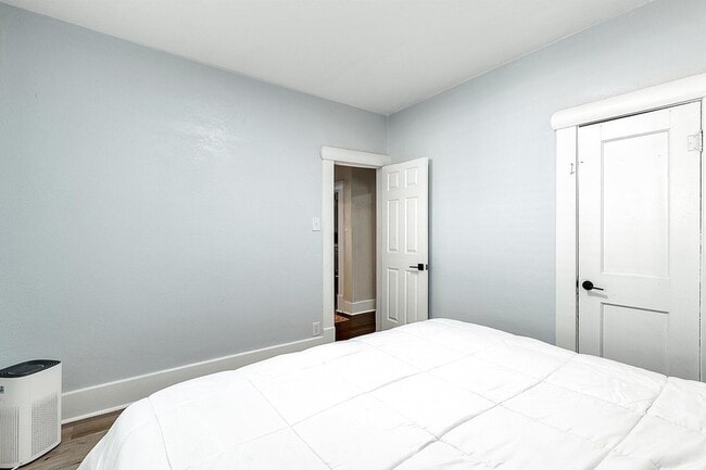 Building Photo - 244 S Volutsia Ave