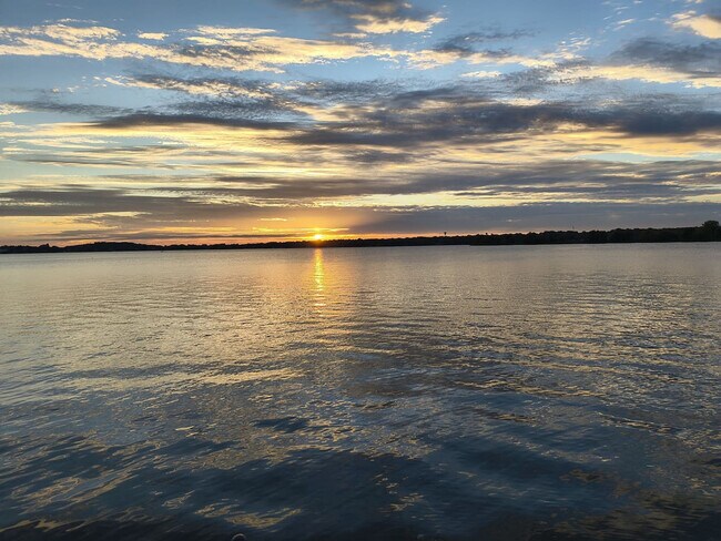 Building Photo - 10 N Pistakee Lake Rd