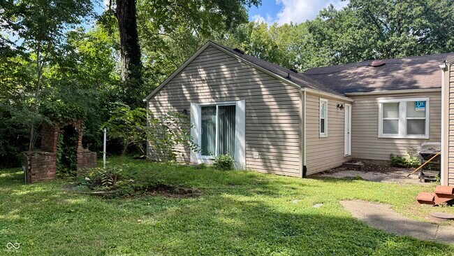 Building Photo - 2215 Durham Dr