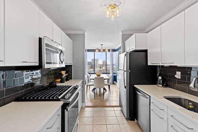 Building Photo - 9060 Palisade Ave