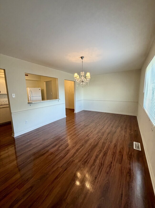 Building Photo - 305 W Cadbury Dr