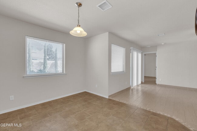 Building Photo - 803 Luisa St